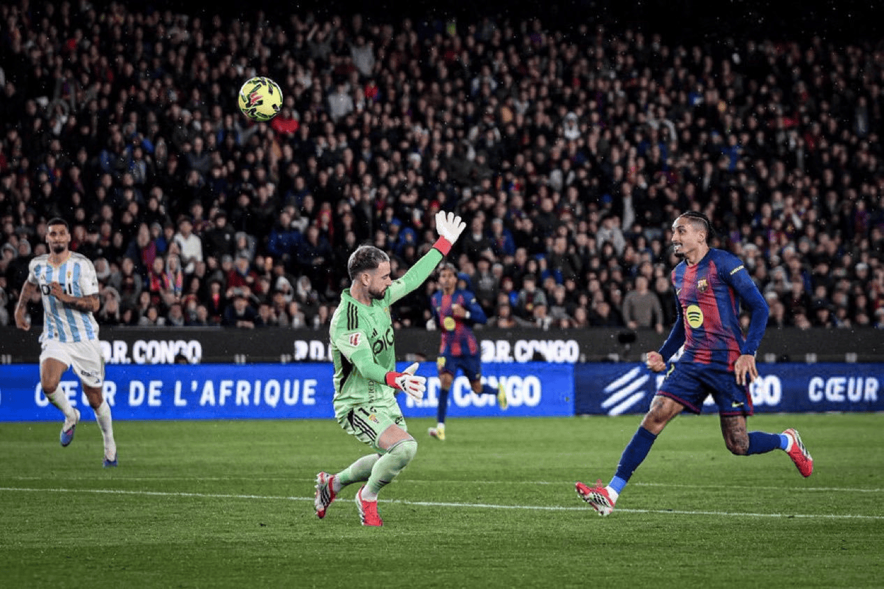 三球横扫，一夜登顶，巴萨逆袭，西甲榜首又换人，皇马仅差1分